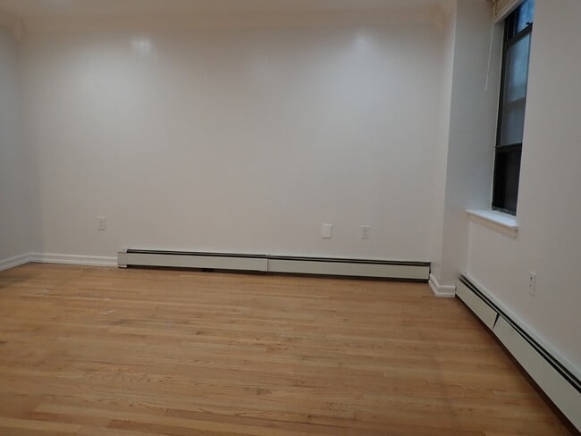 Building Photo - 426 Carlton Ave
