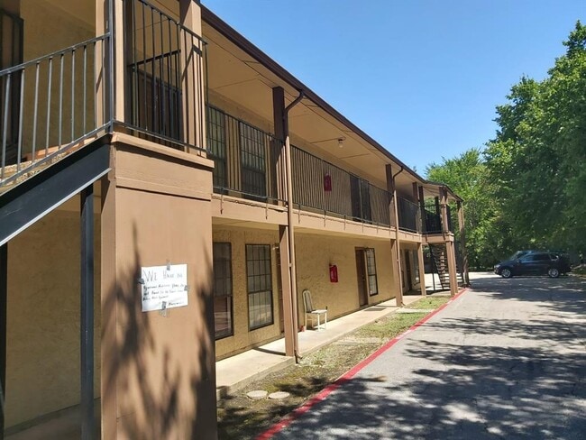Building Photo - 8127 Stonehurst St