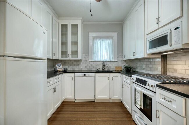 Building Photo - 815 E 31st St