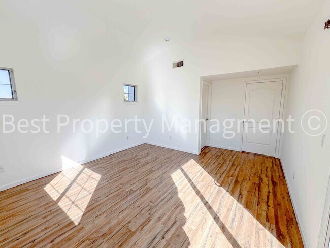 Building Photo - 3 Bedrooms/ 3 Bathrooms; 1,720 Square Foot...