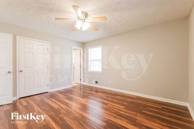 Building Photo - 680 Springhollow Ln SW