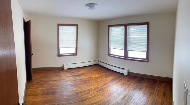 Building Photo - 37 Eames St