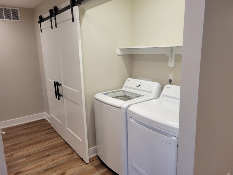 Building Photo - 4977 W 16th St