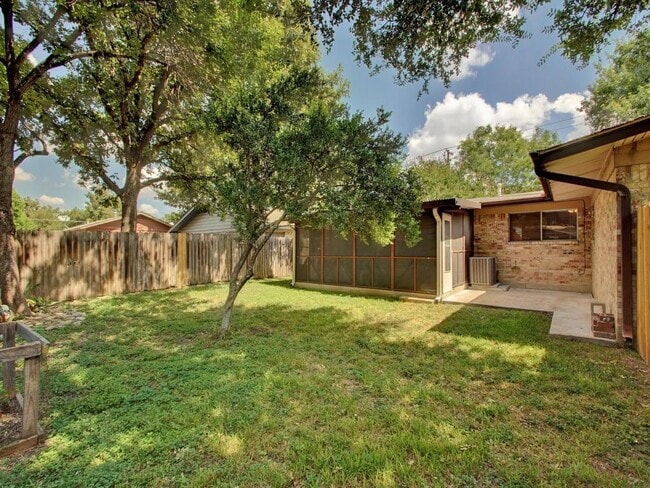 Building Photo - 8516 Hathaway Dr