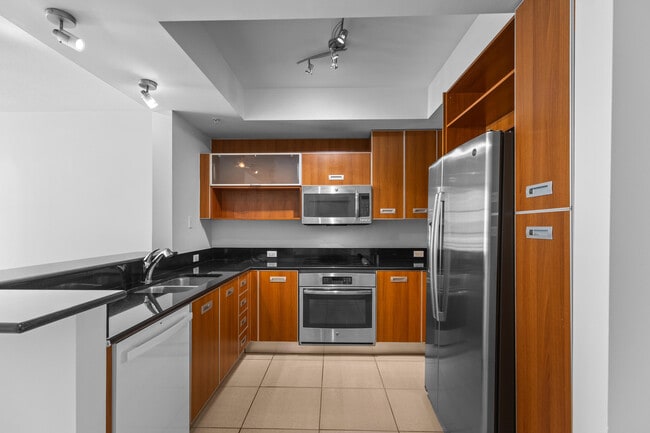 Building Photo - 410 Evernia St