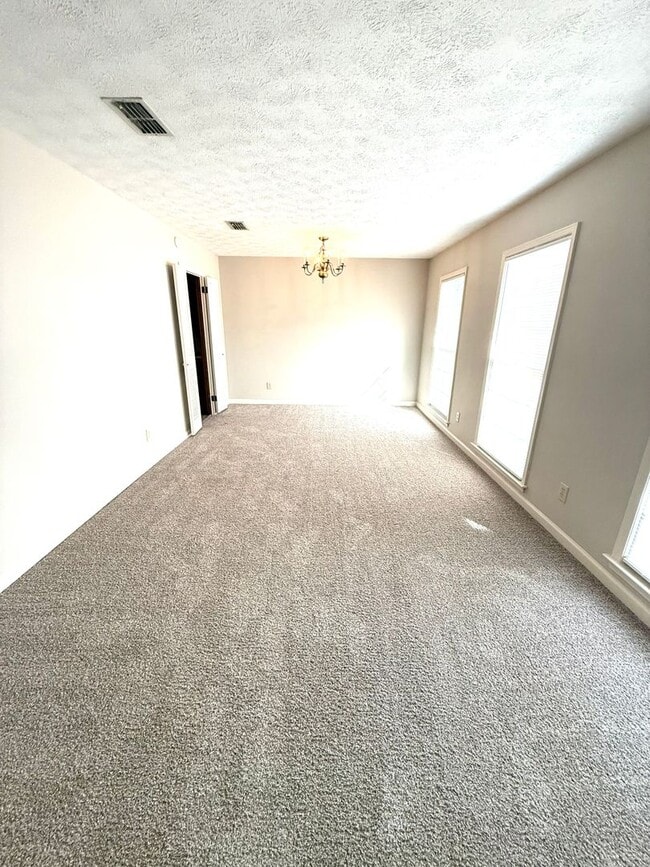 Building Photo - ** 3 bed 2 bath located off Vaughn Road ** Call 334-366-9198 to schedule a self tour