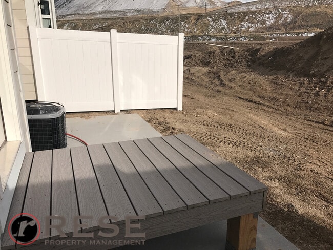 Building Photo - Beautiful Edge Townhome in Bluffdale
