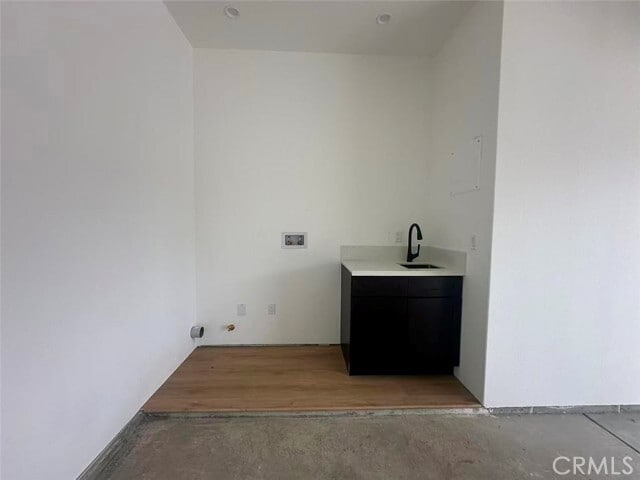 Building Photo - 204 N Willow Ave