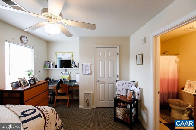 Building Photo - 135 Yellowstone Dr