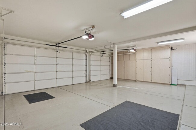 Building Photo - 4055 N Recker Rd