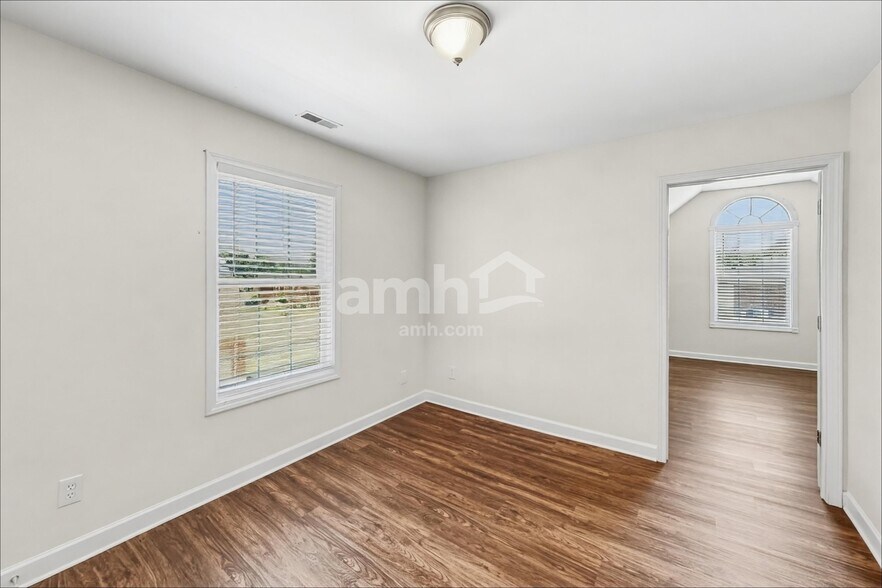 Building Photo - 1305 Bantry Dr