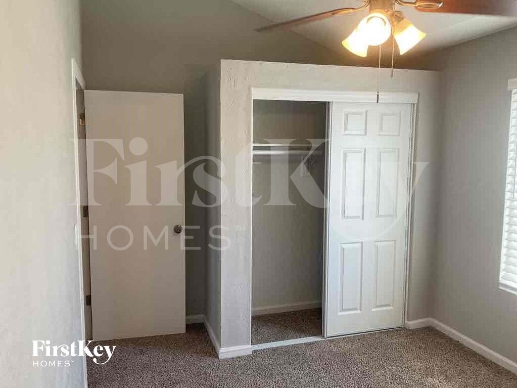 Building Photo - 235 N 22nd Pl