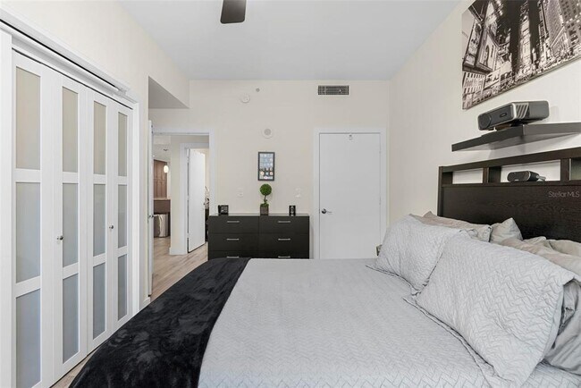 Building Photo - 1208 E Kennedy Blvd