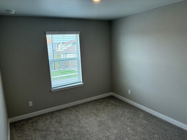 Building Photo - Beautiful 3 Bedroom, 3 Bathroom New Built ...