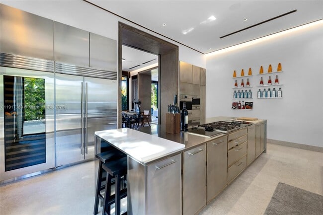 Building Photo - 200 W Rivo Alto Dr