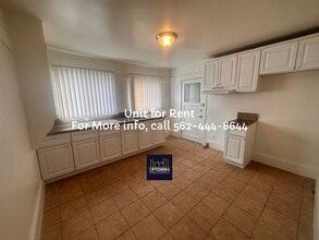 Building Photo - 1205 1/2 Tamarind Avenue