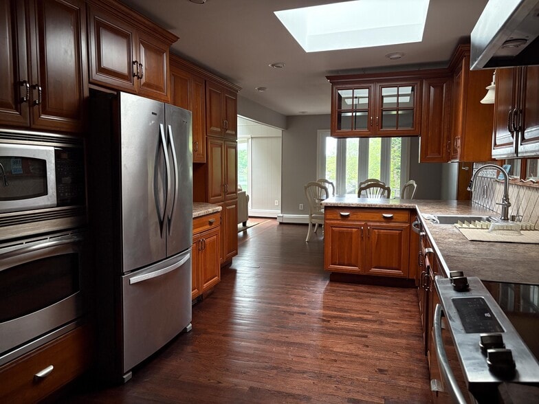 Building Photo - 421 Hemlock Point Dr
