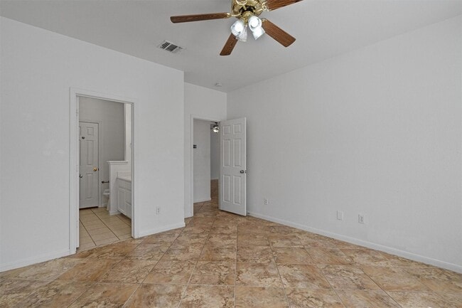 Building Photo - 204 Mallard Cove