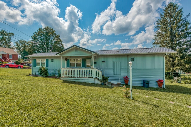 Primary Photo - 760 Henry St