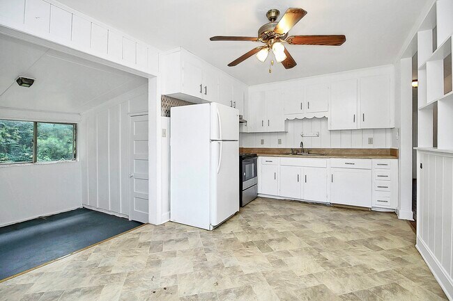 Building Photo - 4401 Ridgeley Dr