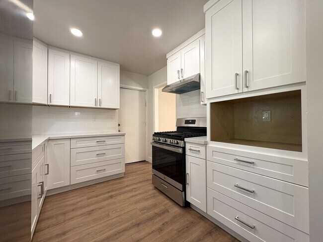 Building Photo - Modern Oasis in the Heart of Los Altos – U...