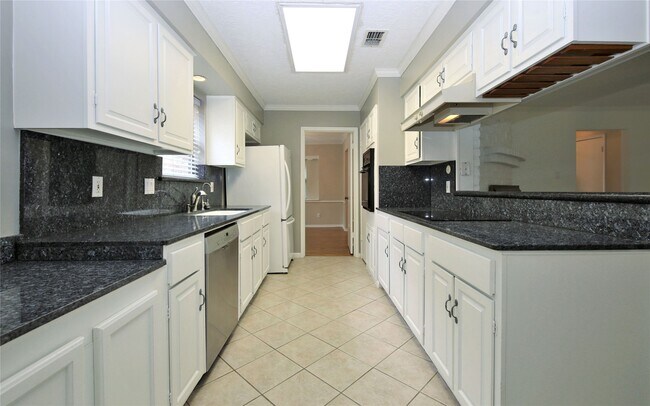 Building Photo - 2315 Eaglerock Dr