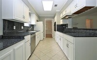 Building Photo - 2315 Eaglerock Dr