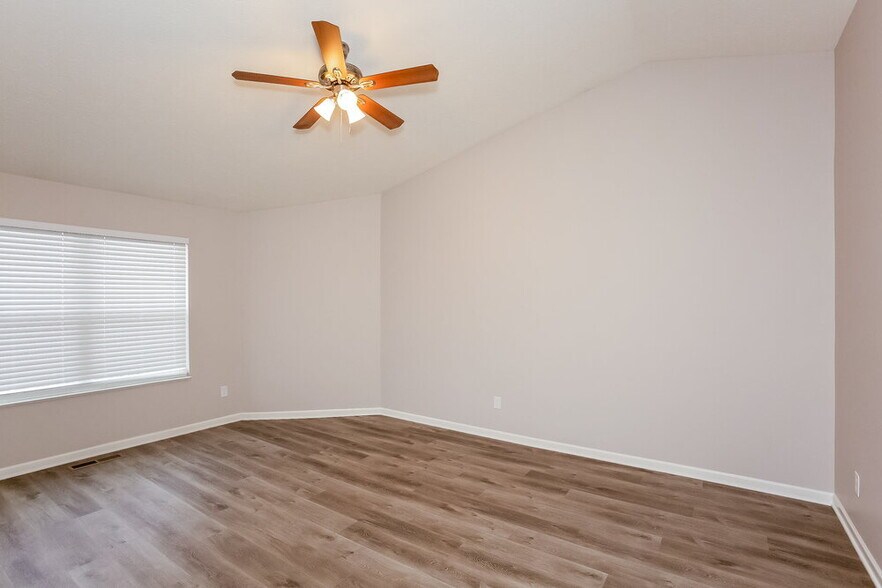 Building Photo - 3402 Enclave Ln