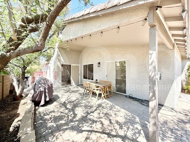 Building Photo - 4901 E Holmes Ave
