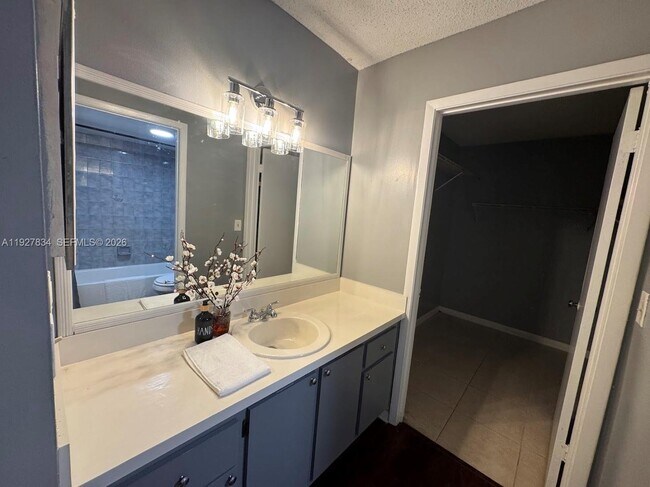 Building Photo - 855 NE 209th St