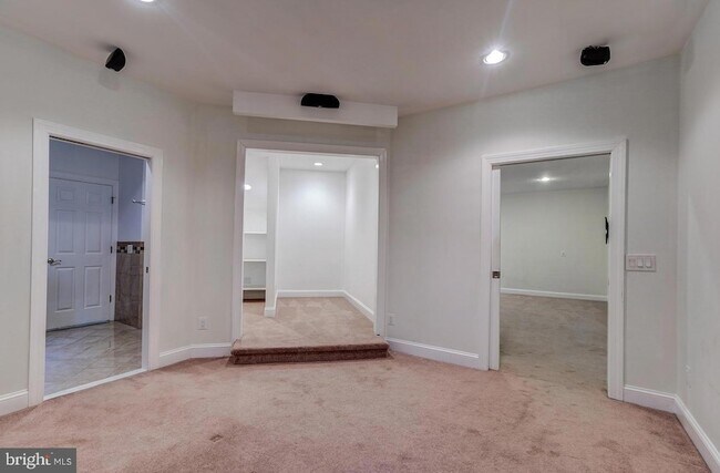 Building Photo - 307 Creek Valley Ln