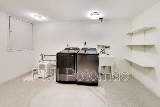 Building Photo - 14672 Brougham Way
