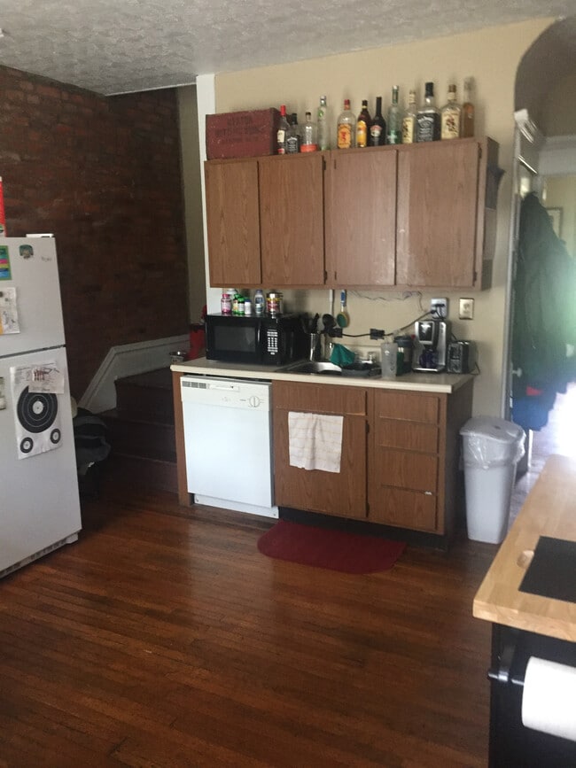 Building Photo - 87 W 1st Ave