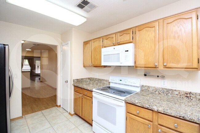 Building Photo - 602 N Cobblestone St