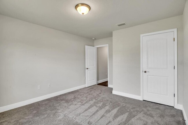 Building Photo - 3840 Redbud Wy