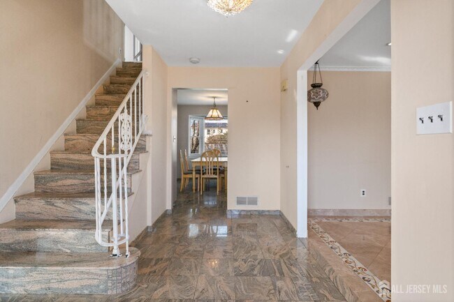 Building Photo - 12 Mershon Ln