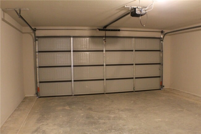 Building Photo - 1078 E Sparrow Cir