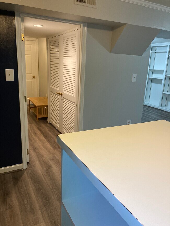 hallway entrance - 500 Meadow Hall Dr