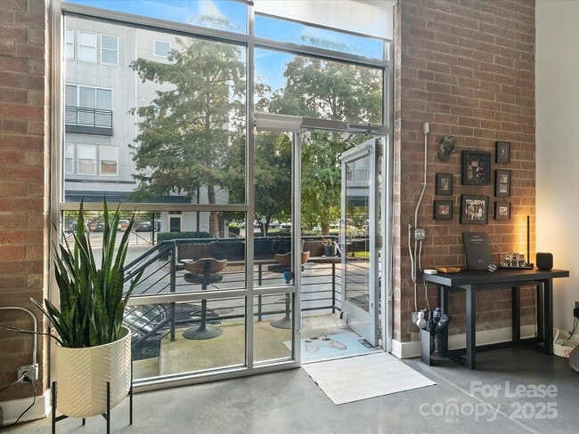 Building Photo - 915 Westmere Ave