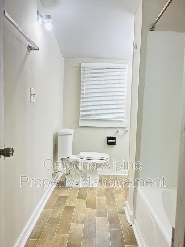 Building Photo - 407 Digh St
