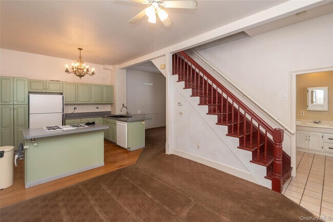 Building Photo - 4 Sengen Ln