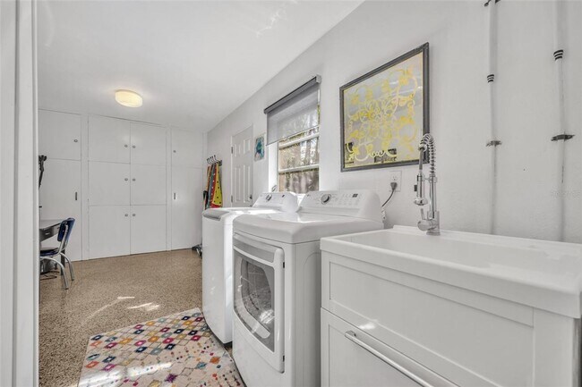 Building Photo - Fabulous pool home in Winter Park!