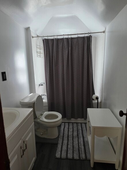 Bathroom - 164 Laurel Pl