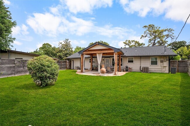 Building Photo - 5831 Burr Oak Dr