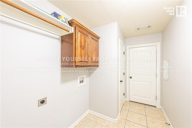Building Photo - 3800 SW Banbury Dr