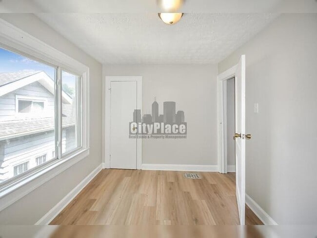Building Photo - 608 N Oakland Ave