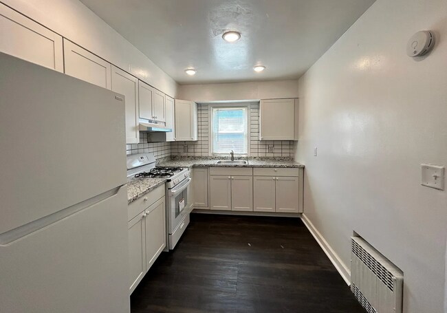 Kitchen - 353 N Grove St