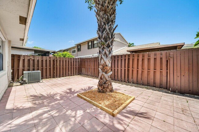 Building Photo - 16422 Straw Way