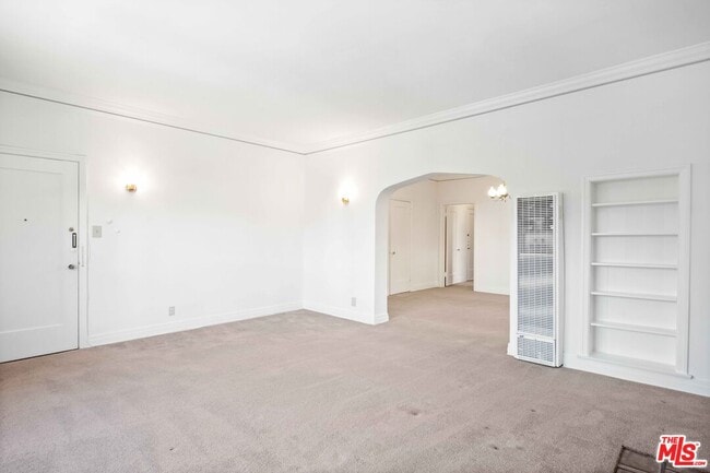 Building Photo - 643 S Detroit St