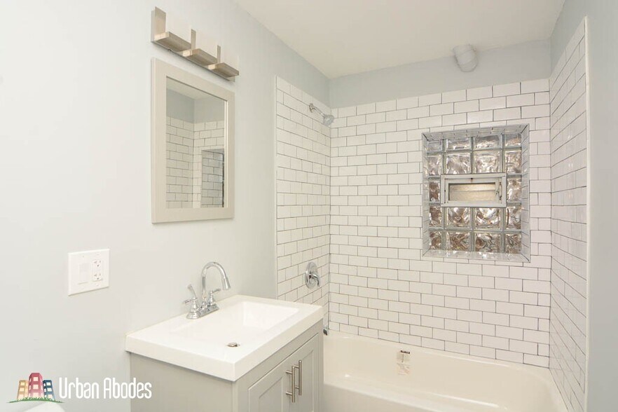 Building Photo - 3301 N Harding Ave